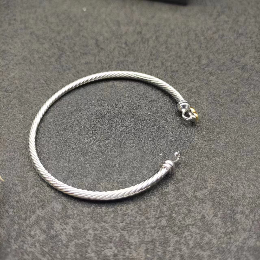 David Yurman's gold heart-shaped silver bracelet - Picture 8 of 9